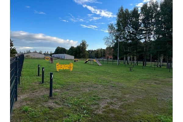 Suņu apmācību un pastaigu laukuma izbūve