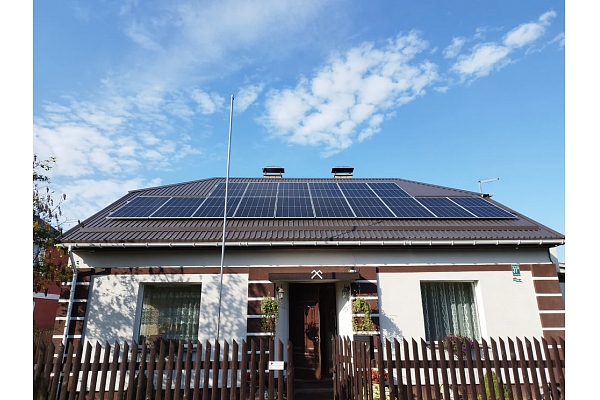 Saules elektrostacijas uzstādīšana uz dzīvojamās mājas jumta