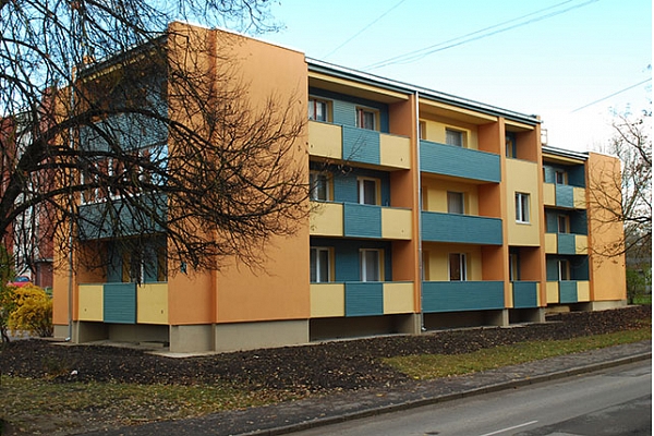 Daudzdzīvokļu ēkas renovācija – mūsdienīga fasāde un plānojums