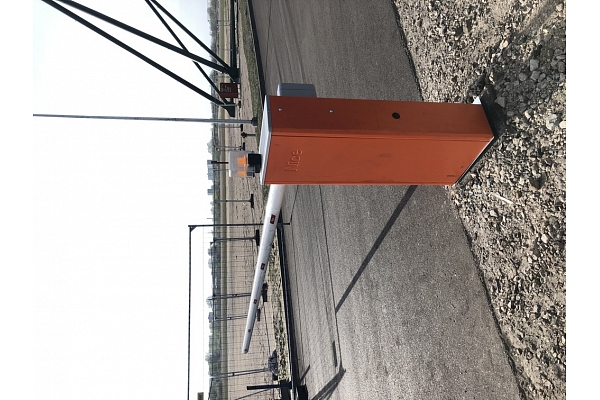 Automatiskas barjeras industrialam teritorijam