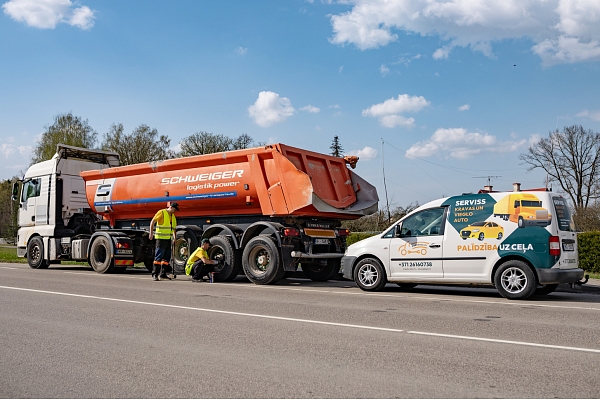 Palīdzība uz ceļa