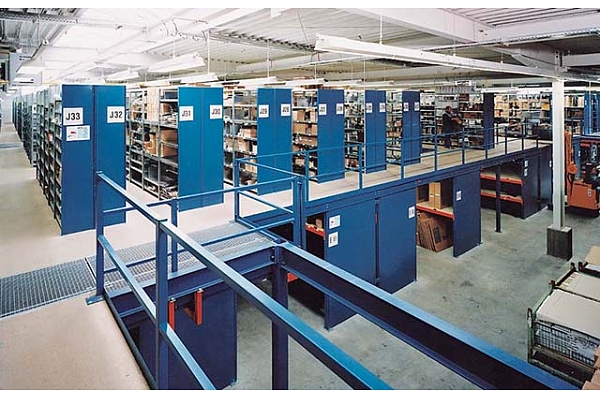 Metāla plaukti, noliktavu plaukti, arhīvu plaukti, Rīga, Latvia