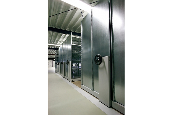 Metāla plaukti, noliktavu plaukti, arhīvu plaukti, Rīga, Latvia