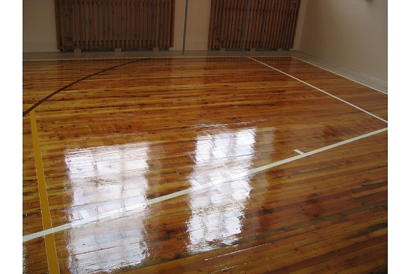 sporta zāļu grīdas remonts