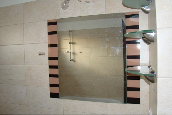 Spoguļu kompozīcija uz stikla pamata