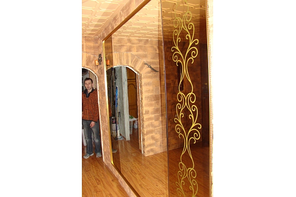 Spoguļu kompozīcija ar tonēto spoguli un matējumu