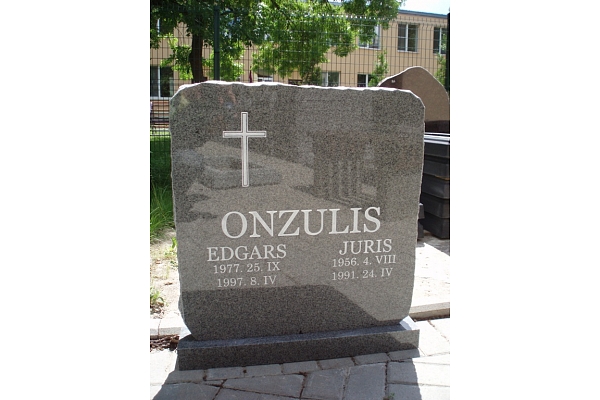 Akmens apstrāde, kapu pieminekļi, kapakmeņi