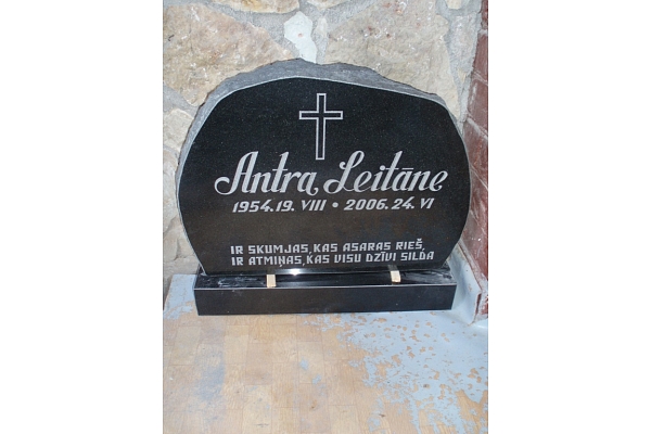 Akmens apstrāde, kapu pieminekļi, kapakmeņi