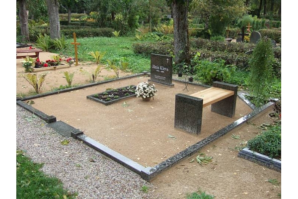 Akmens apstrāde, kapu pieminekļi, kapakmeņi