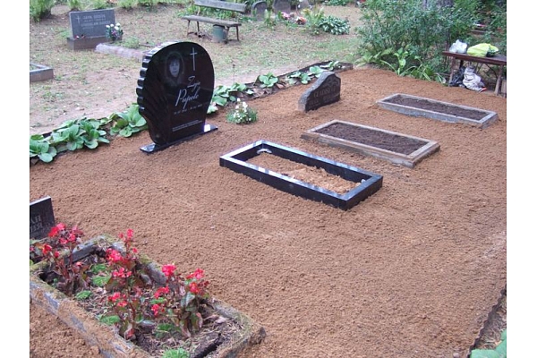 Akmens apstrāde, kapu pieminekļi, kapakmeņi