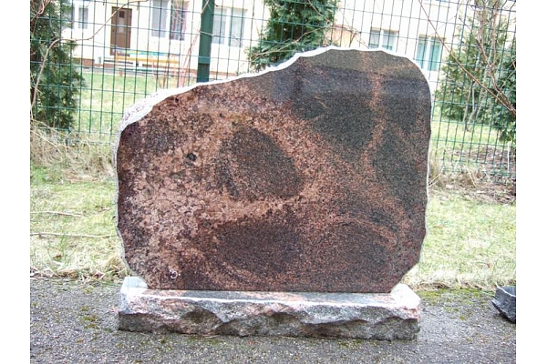 Akmens apstrāde, kapu pieminekļi, kapakmeņi