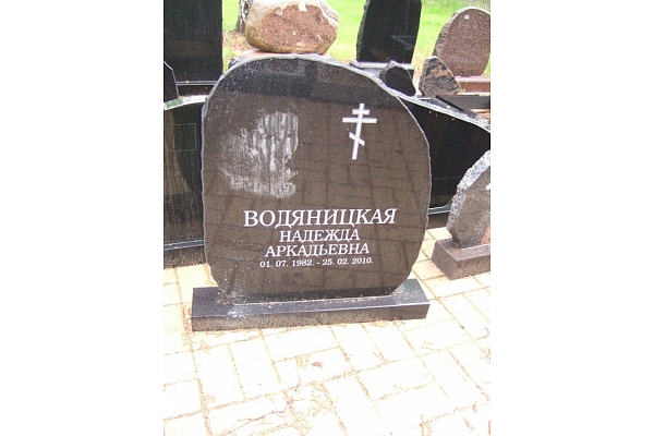 Akmens apstrāde, kapu pieminekļi, kapakmeņi