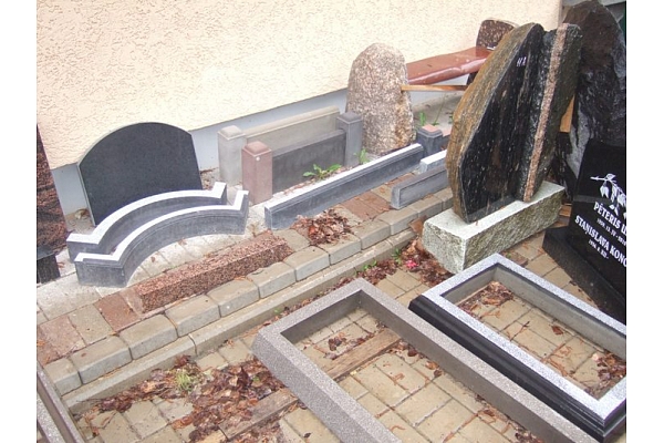 Akmens apstrāde, kapu pieminekļi, kapakmeņi