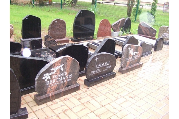 Akmens apstrāde, kapu pieminekļi, kapakmeņi