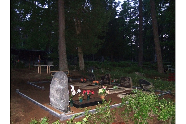 Akmens apstrāde, kapu pieminekļi, kapakmeņi