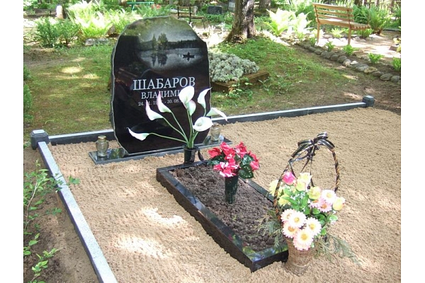 Akmens apstrāde, kapu pieminekļi, kapakmeņi