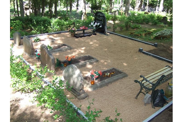 Akmens apstrāde, kapu pieminekļi, kapakmeņi