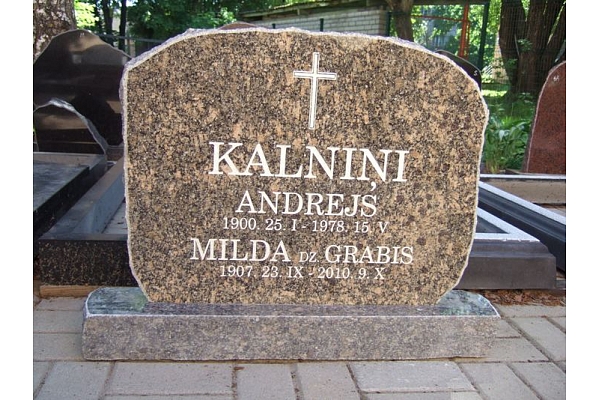 Akmens apstrāde, kapu pieminekļi, kapakmeņi