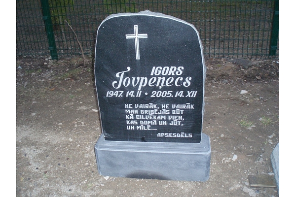 Akmens apstrāde, kapu pieminekļi, kapakmeņi