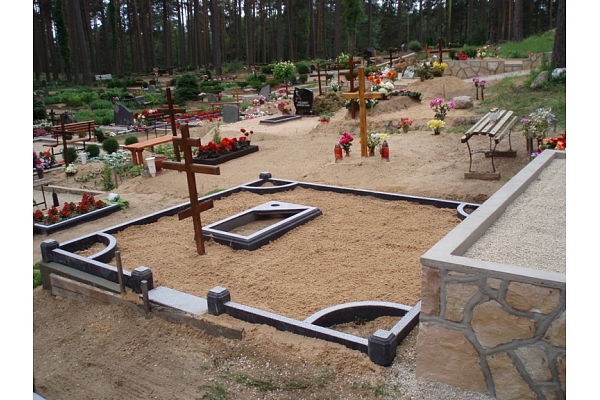 Akmens apstrāde, kapu pieminekļi, kapakmeņi