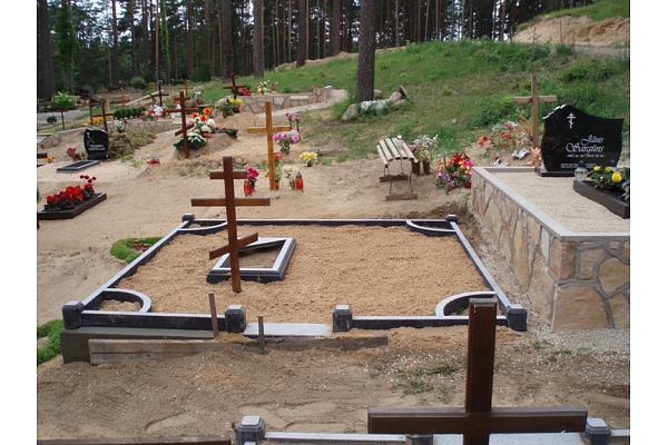 Akmens apstrāde, kapu pieminekļi, kapakmeņi