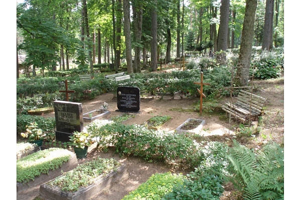 Akmens apstrāde, kapu pieminekļi, kapakmeņi