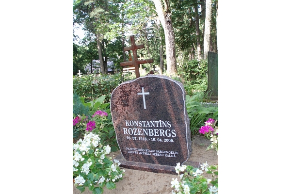 Akmens apstrāde, kapu pieminekļi, kapakmeņi