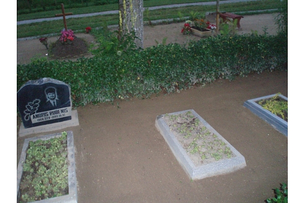 Akmens apstrāde, kapu pieminekļi, kapakmeņi