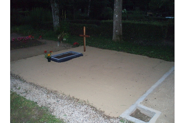 Akmens apstrāde, kapu pieminekļi, kapakmeņi