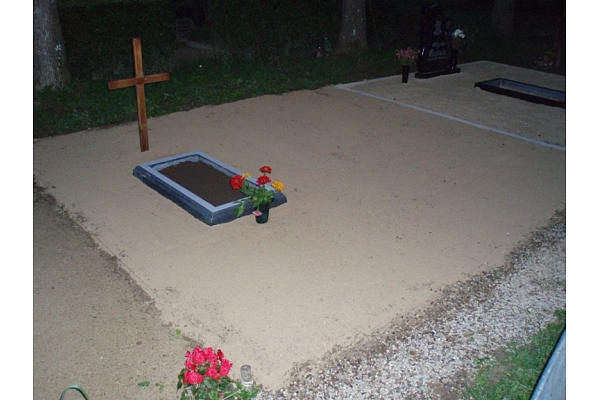 Akmens apstrāde, kapu pieminekļi, kapakmeņi