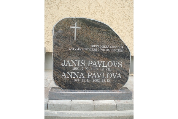 Akmens apstrāde, kapu pieminekļi, kapakmeņi