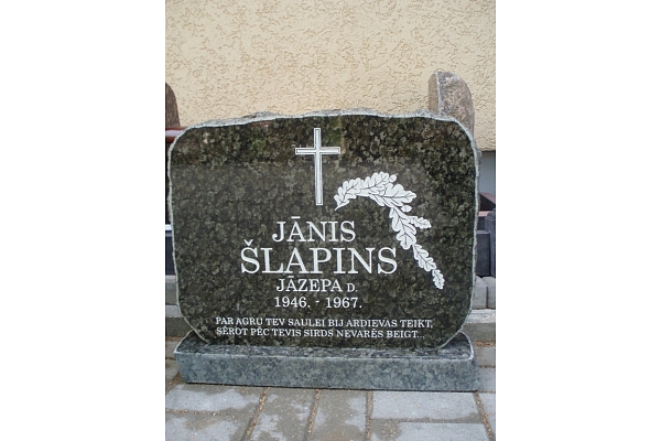 Akmens apstrāde, kapu pieminekļi, kapakmeņi