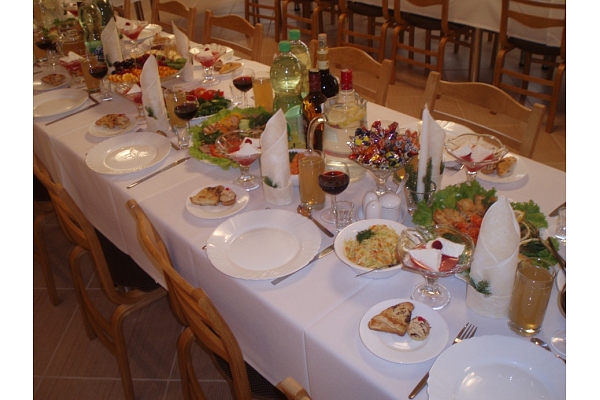 Bēru mielasti, Efeja RS, Ēdināšana