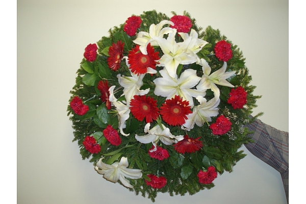 Bēru vainagi, kroņi, štrausi, ziedi