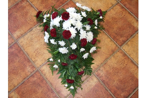 Bēru vainagi, kroņi, štrausi, ziedi