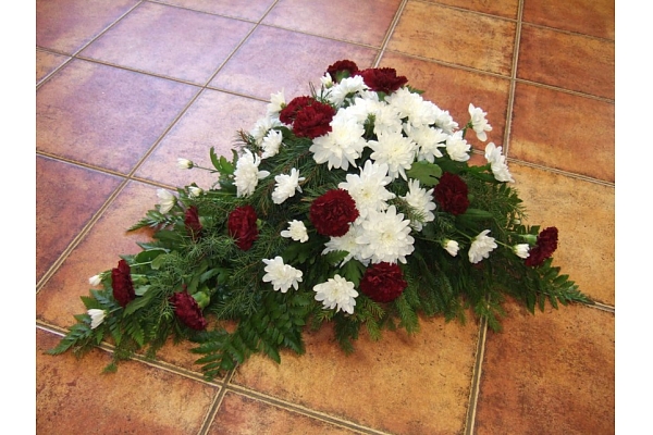 Bēru vainagi, kroņi, štrausi, ziedi