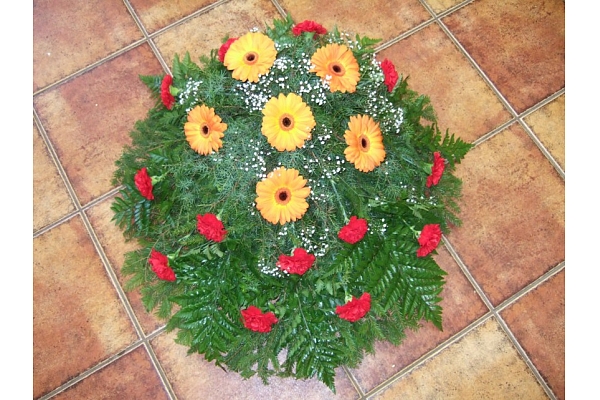 Bēru vainagi, kroņi, štrausi, ziedi