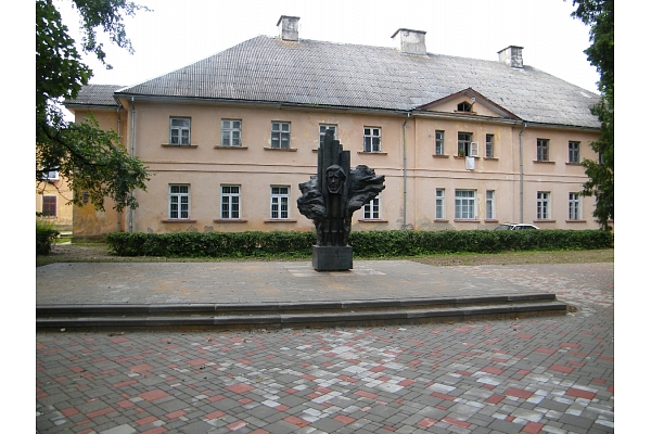 Bruģakmens ieklāšana Talsos
