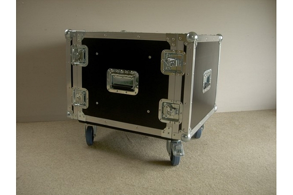 Drošās un izturīgas kastes audio un video aparatūrai