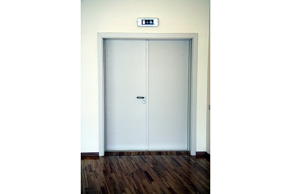 Divvērtņu koka durvis