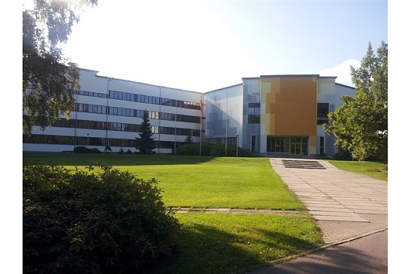 PVC, koka un alumīnija logu sistēmas