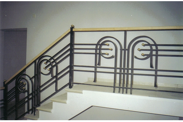 Greznas kāpņu margas no metāla