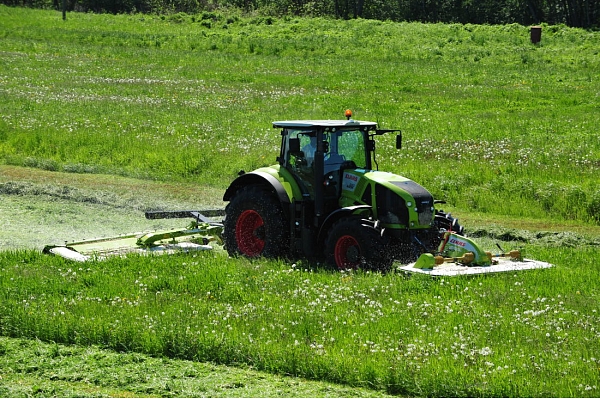 Pļaujmašīna Claas traktori