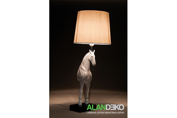 ALANDEKO interesanta galda lampa zirgs
