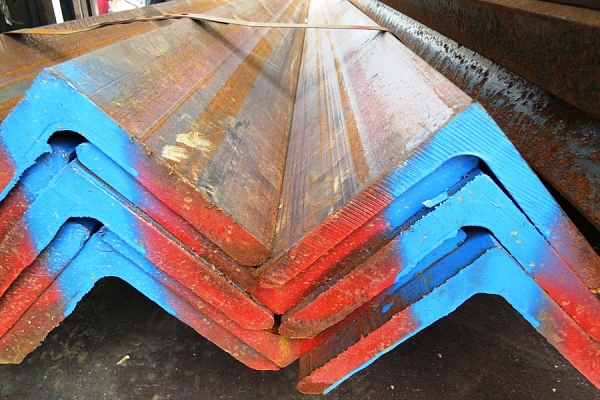 Auksti velmēts leņķis