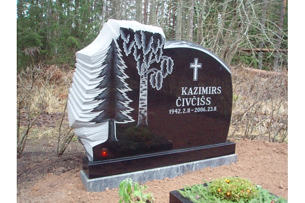 Akmens pieminekļi Saldus