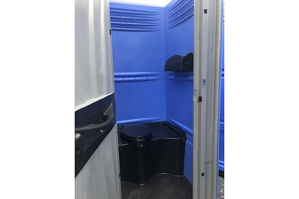 Tualete kabīne Armal iekšpusē