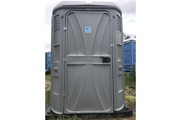 Tualetes kabīne, paredzēta cilvēkiem ar kustību traucējumiem