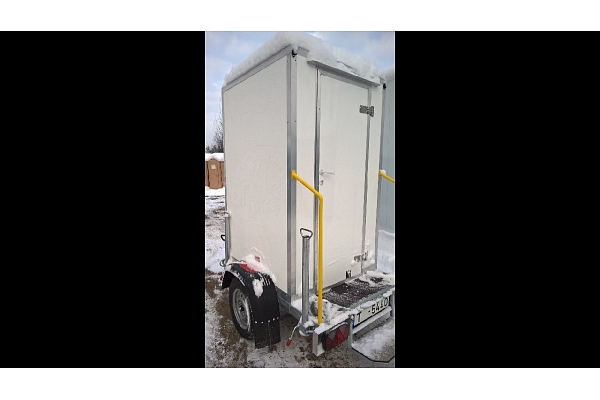 Biotualetes kabīne apsildāma uz piekabes