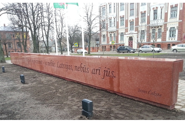 Akmens apstrāde